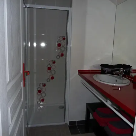 En Rouge Et Noir 3*