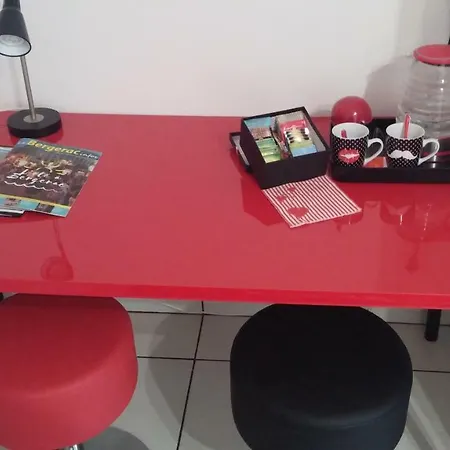 Couette-café En Rouge Et Noir *