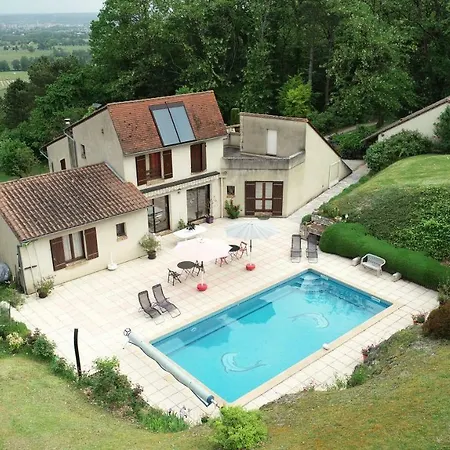 En Rouge Et Noir מונבזיאק