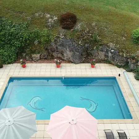 לינה וארוחת בוקר En Rouge Et Noir 3*