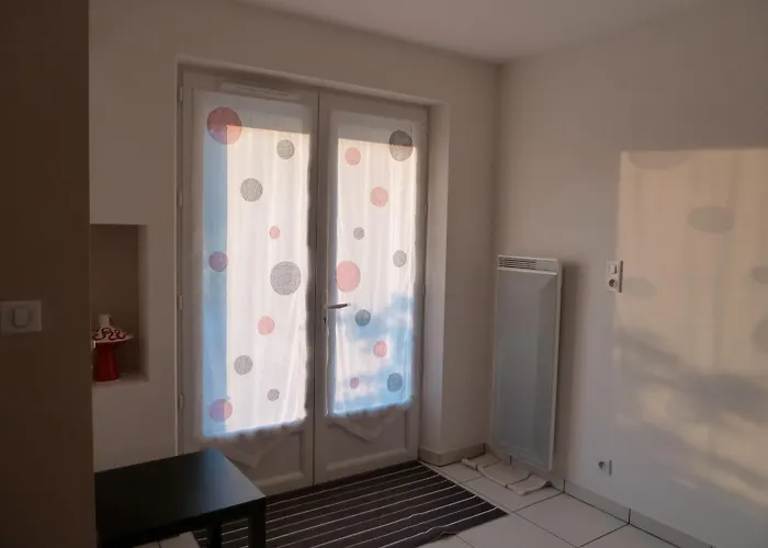 En Rouge Et Noir 3* مونبازيلاك